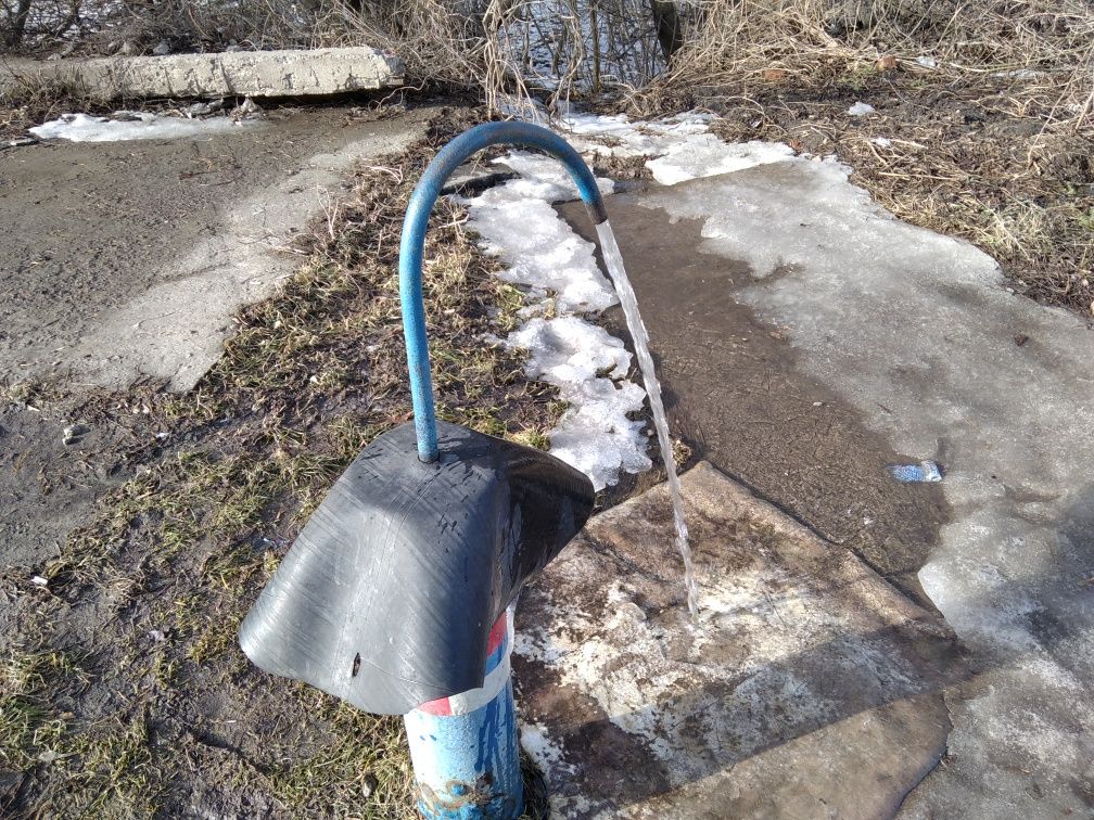 Гараж з погребом та оглядовою ямою.