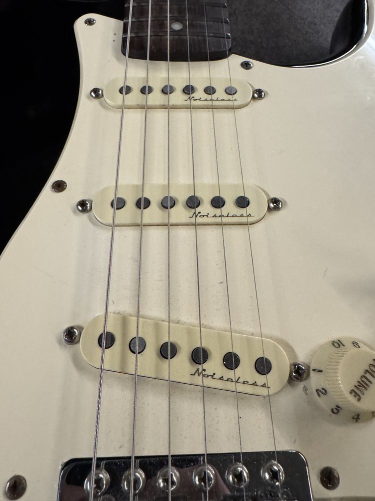 Fender Squier Stratocaster + Pickguard Noiseless