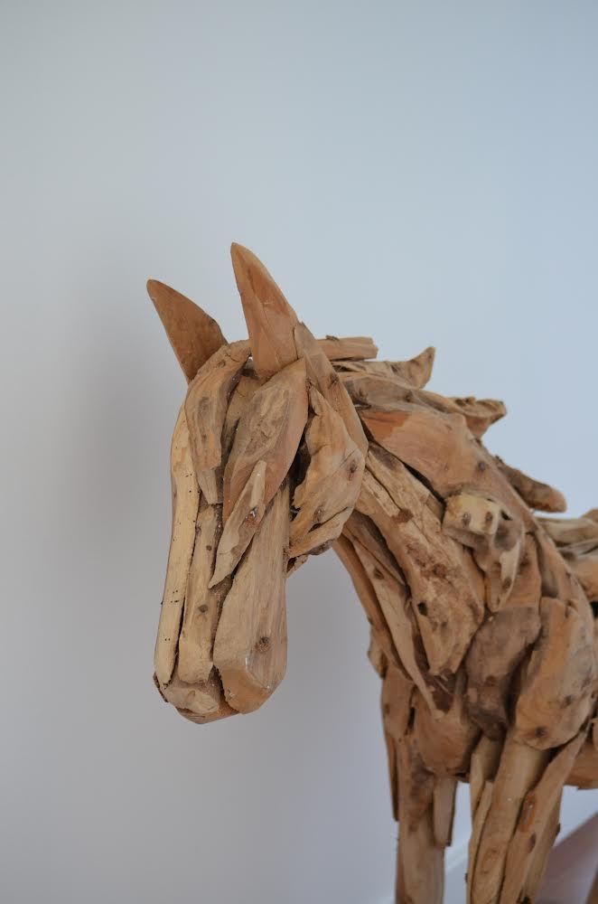 Escultura de cavalo em teca