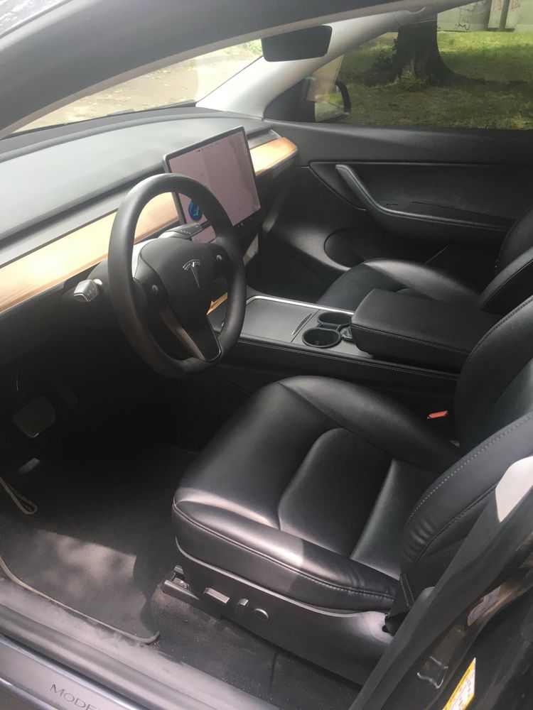 Продам Tesla model Y