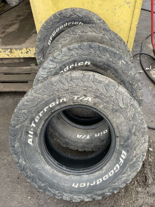 Колеса гума 6X139.7 r15 є 4шт