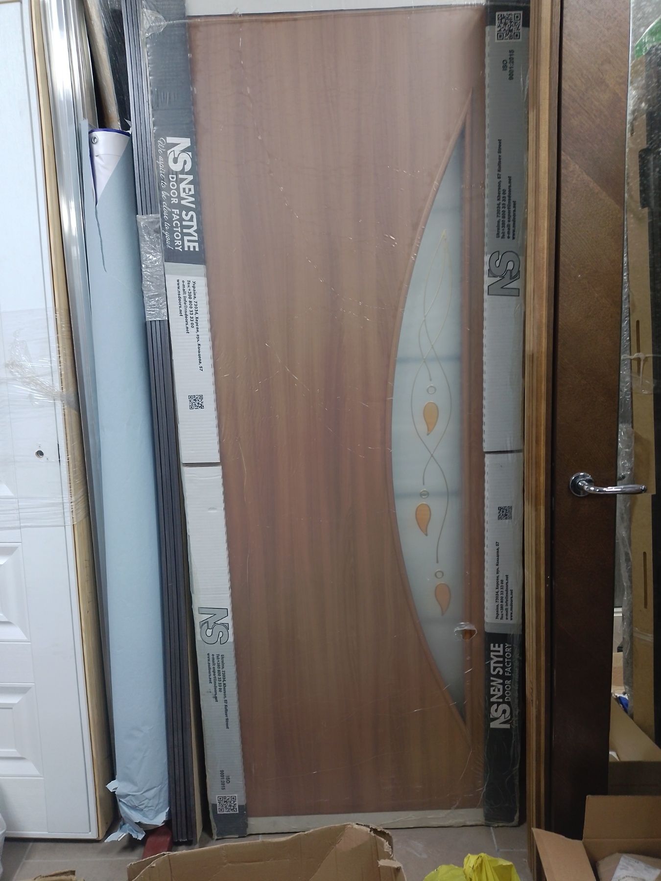 Продам новые двери с лейбой