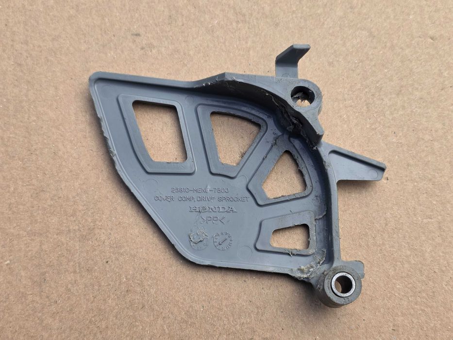 Osłona przedniej zębatki Honda CRF 450 r. P2-08 OEM