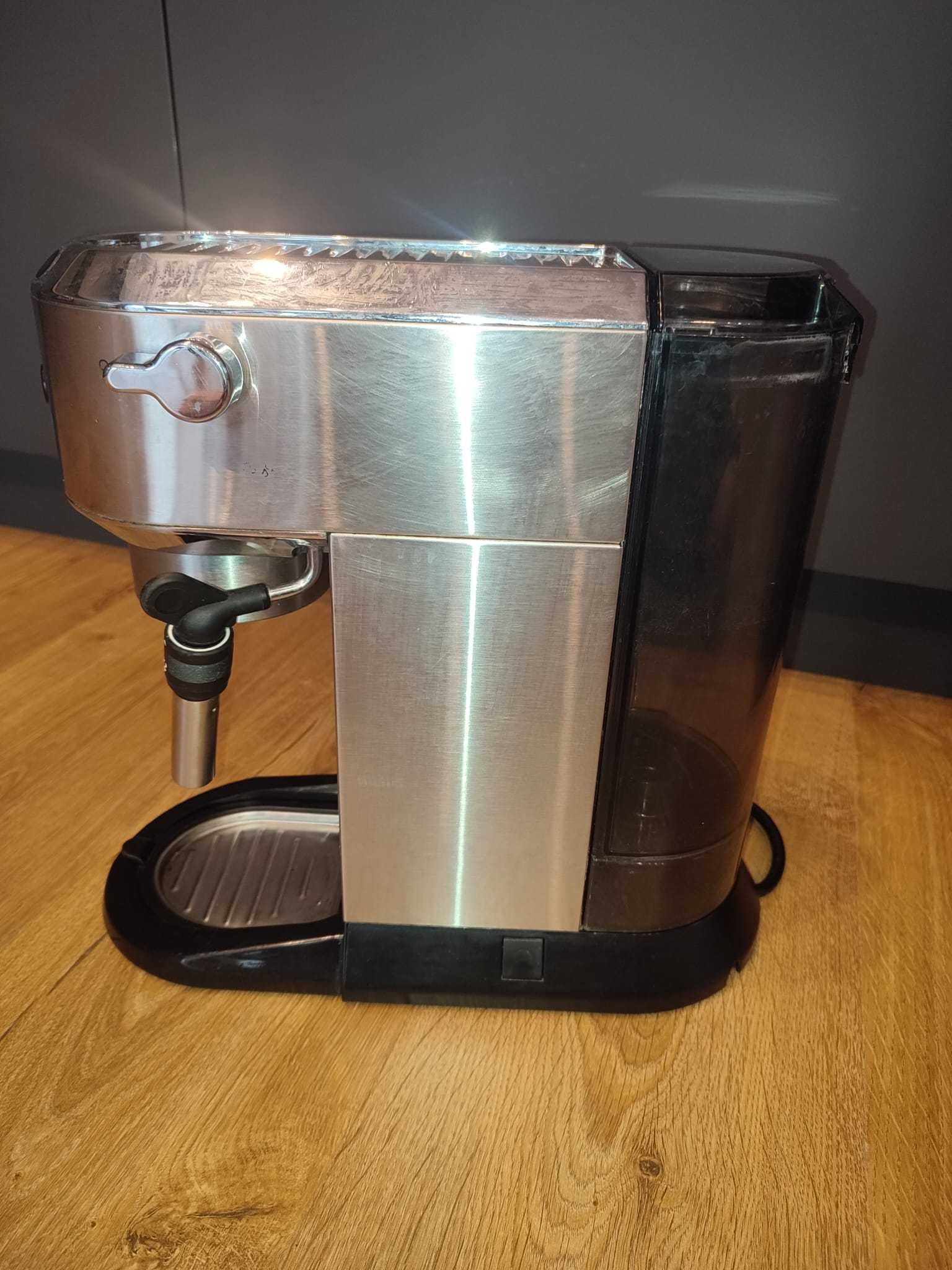 Ekspres kolbowy do kawy DeLonghi