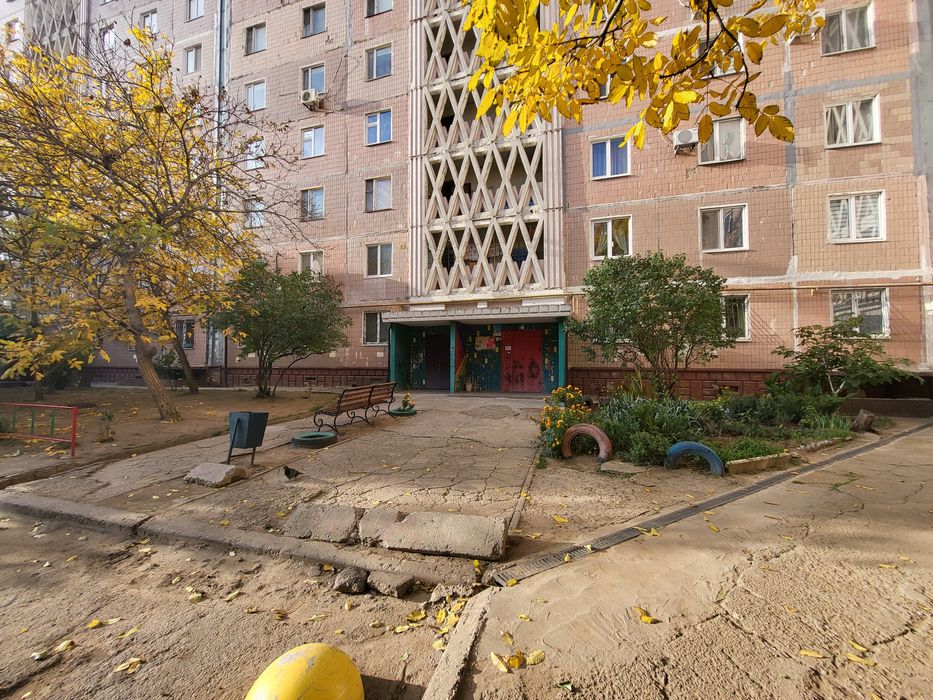 Продам  3 х комн.кв .Хортицкой  / 2 этаж  / квартира с ремонтом