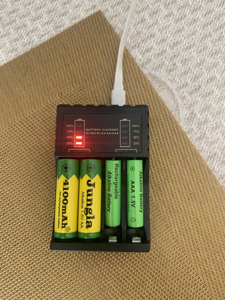 Зарядное устройство для батареек AA/AAA