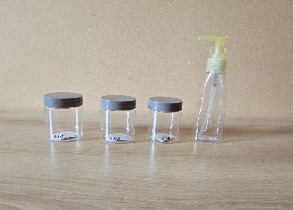 Zestaw nowych pojemników na kosmetyki 4 szt