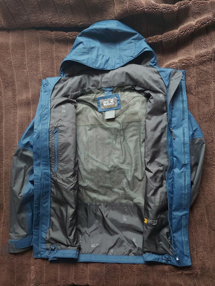 Куртка вітровка фірми Jack Wolfskin jasper Texapore оригінал 

Розмір