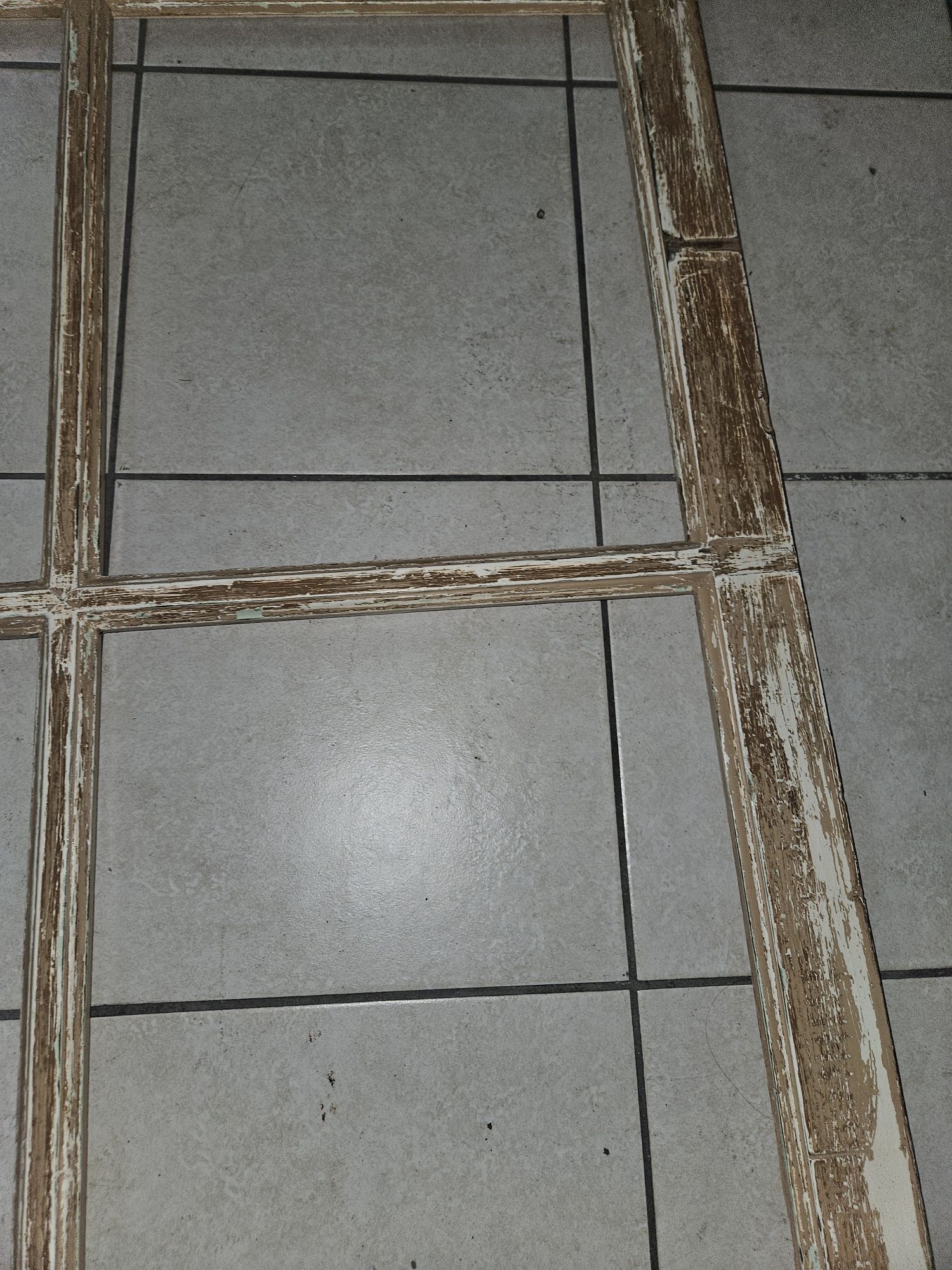 Estrutura de janela reciclada como moldura * moldura fotografia