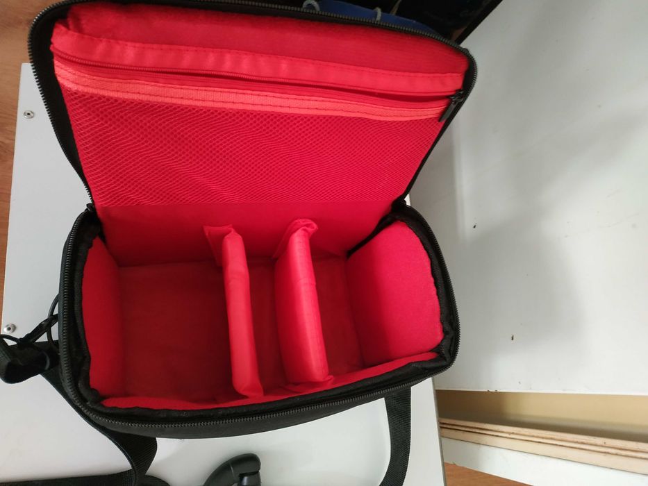 Aparat fotograficzny bezlusterkowy Canon EOS RP, obiektyw, lampa błysk