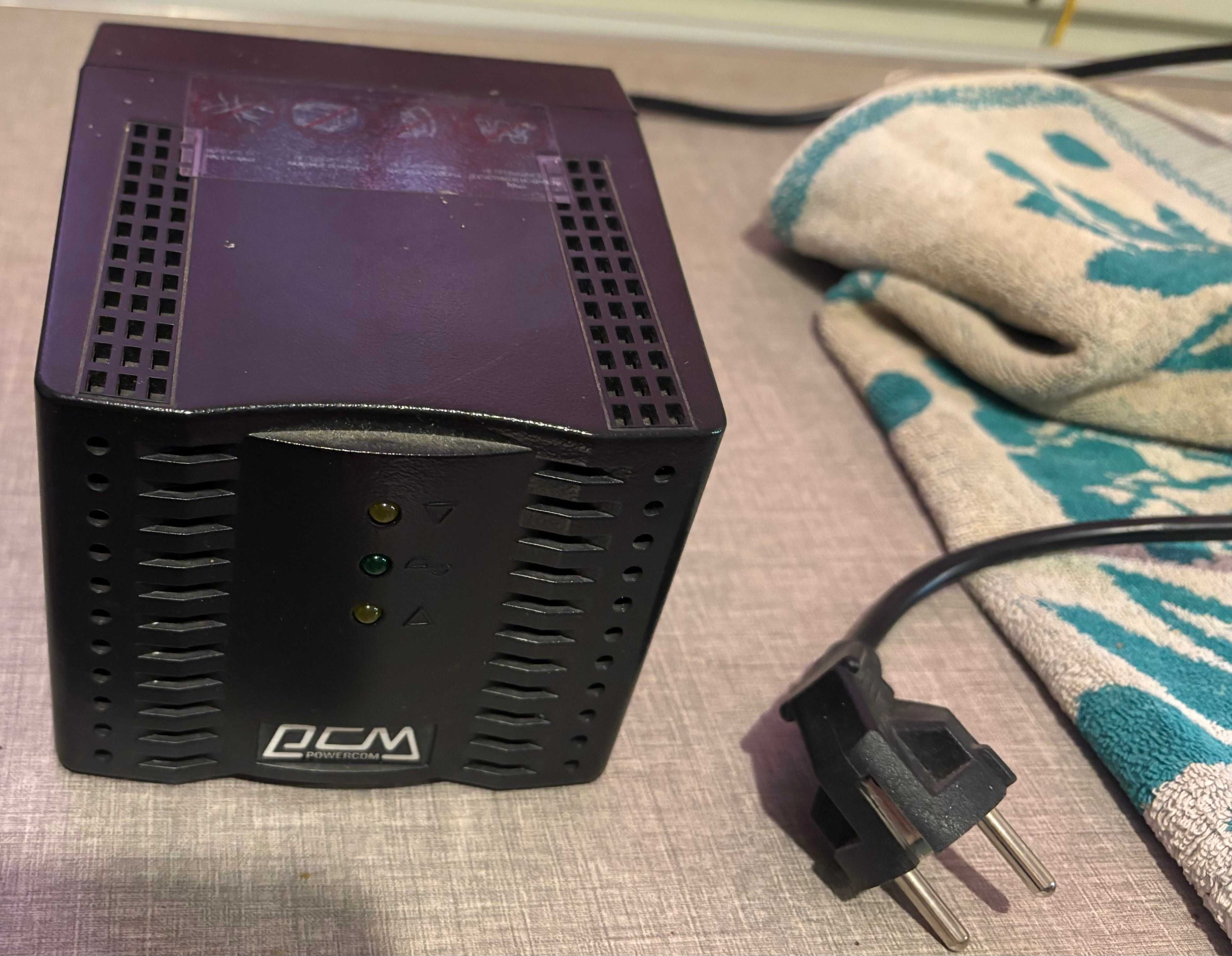 Стабилизатор напряжения Powercom TCA-1200 (600 Вт)