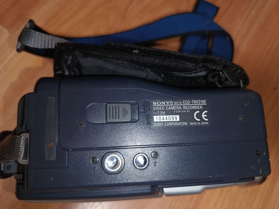 Продам відеокамеру SONY