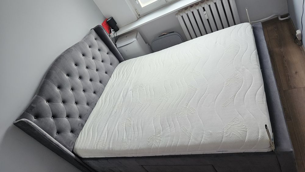 Łóżko sypialniane z materacem 160x200 super stan