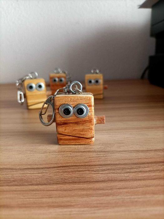 Porta-chaves Robôs de madeira, feitos à mão