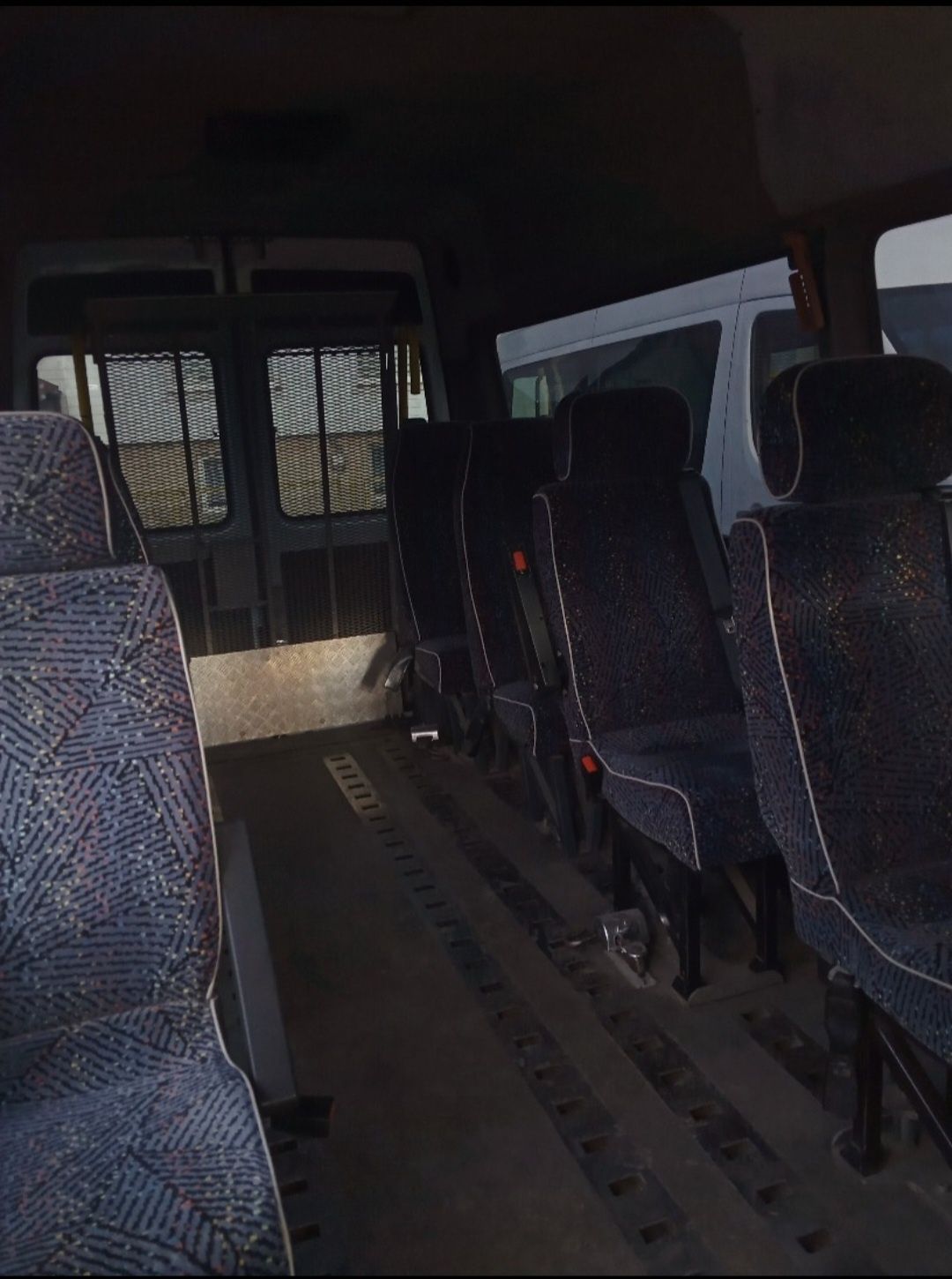 Mercedes Sprinter osobowy z windą