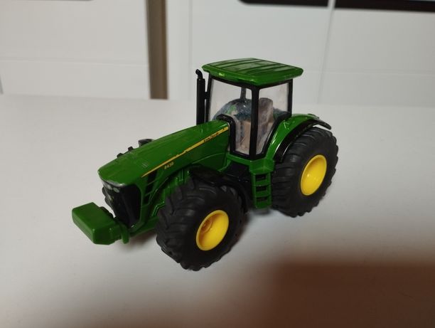 traktor metalowy model john deere marki Siku skala 1:50. Model ciężaro