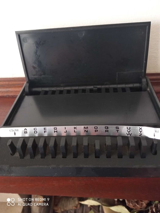 Calendário e porta canetas antigos