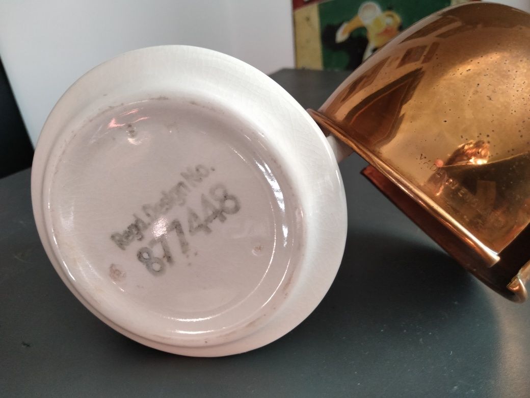 Dois Teapot em porcelana,linha Vintage com insulares Cooper cover