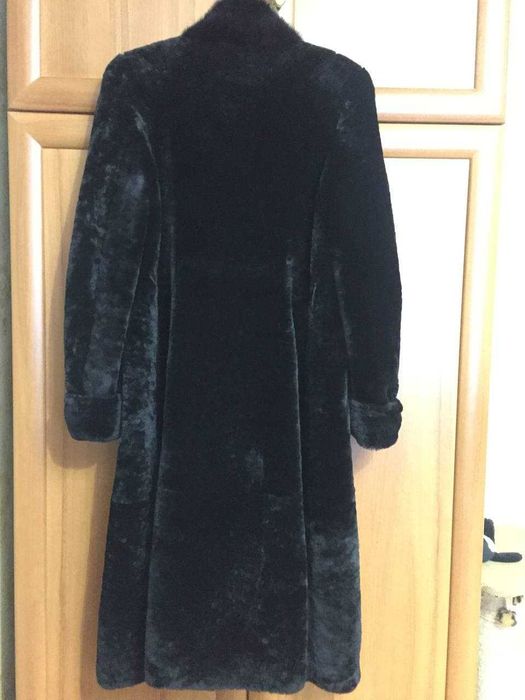 Мутоновая шуба черного цвета