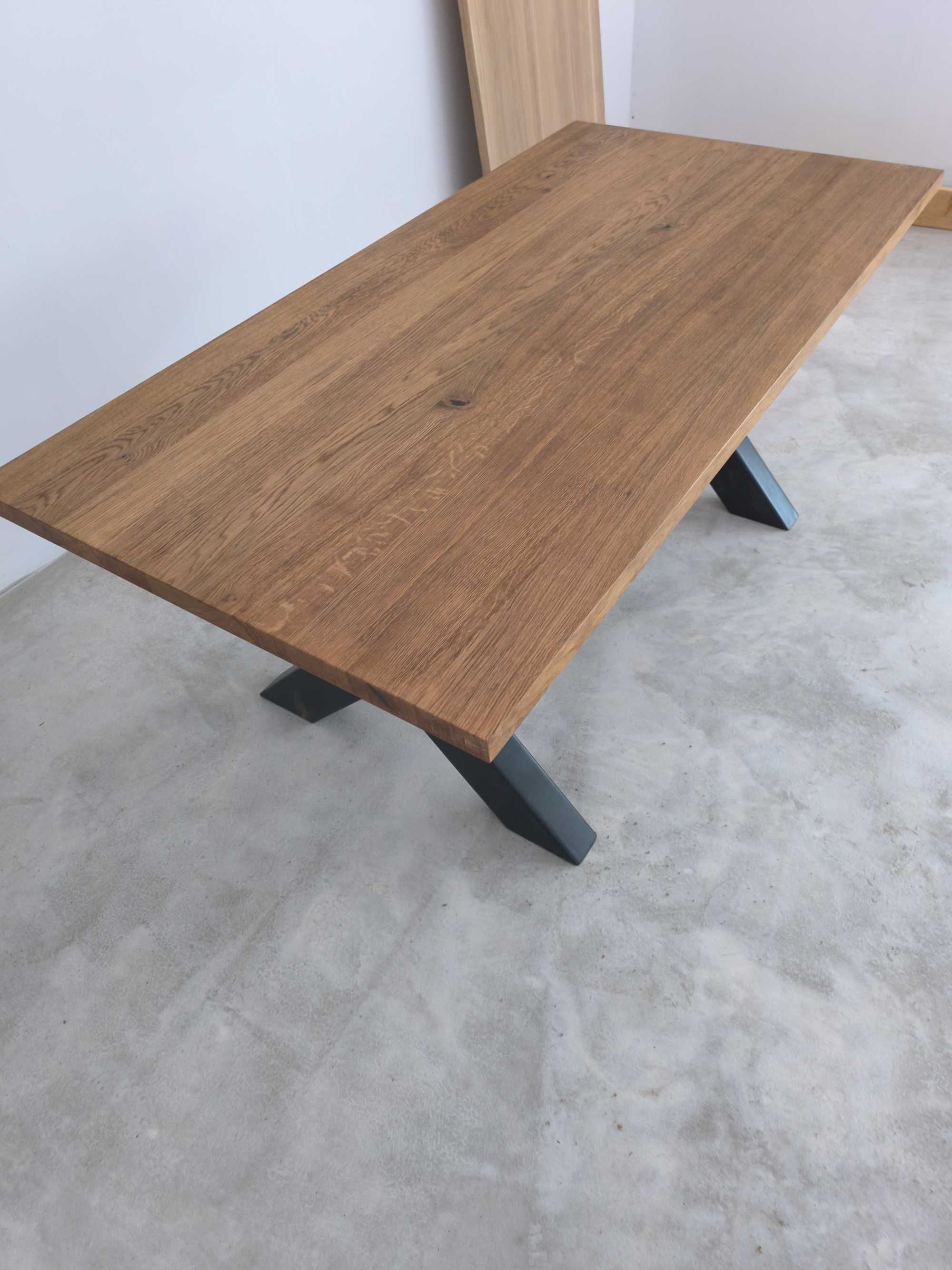 Stół dębowy 180x90 – szczotkowany, olejowany, nogi X z orzecha