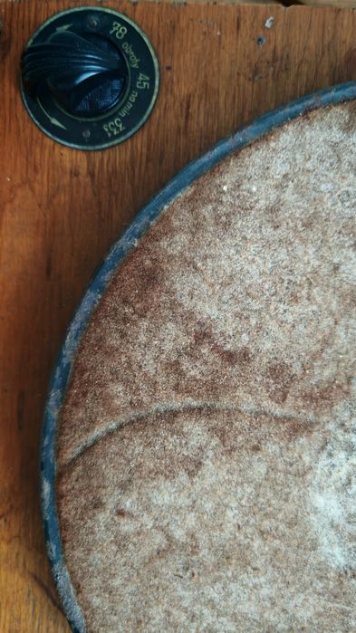 Stary sprawny gramofon