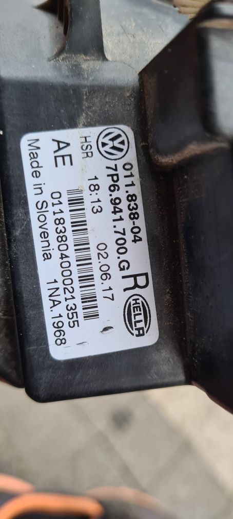 VW TOUAREG halogen LIFT  zderzaka prawy Przód 7P6 lampa przeciwmgie
