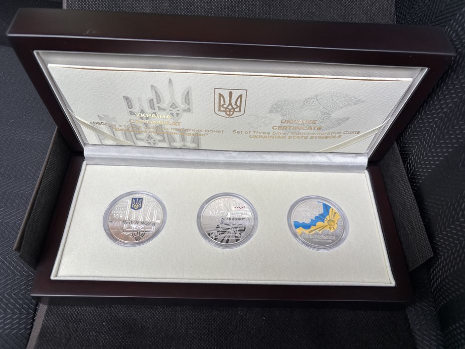 Набір із трьох срібних монет «Державні символи України» у футлярі