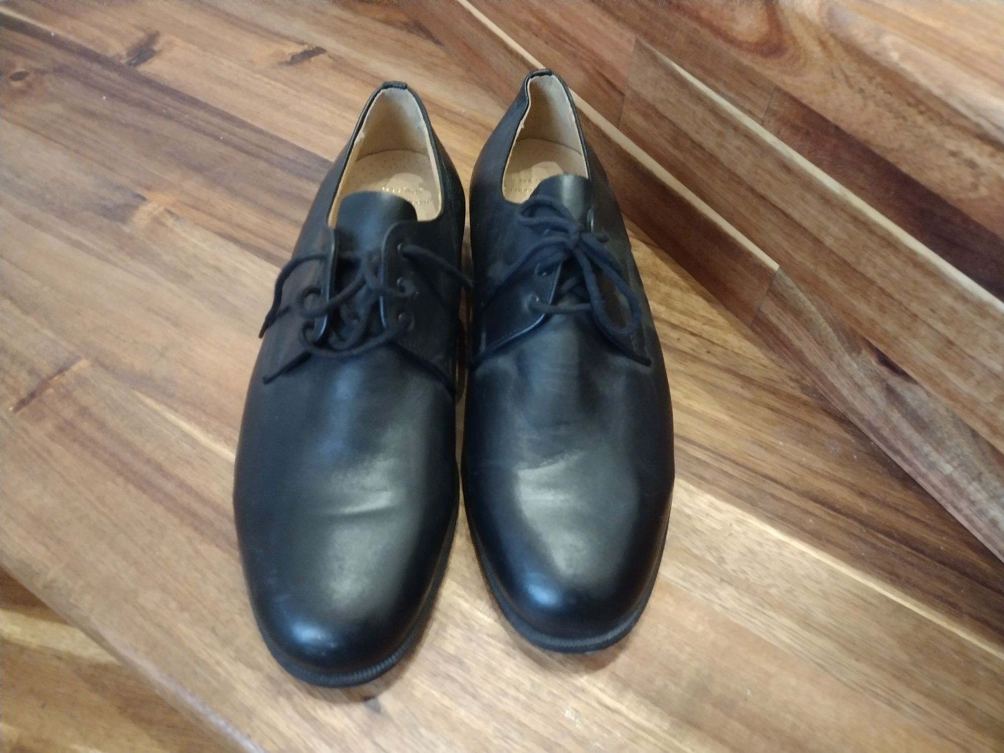 Półbuty męskie skórzane. Tradycyjne buty rozmiar 42.