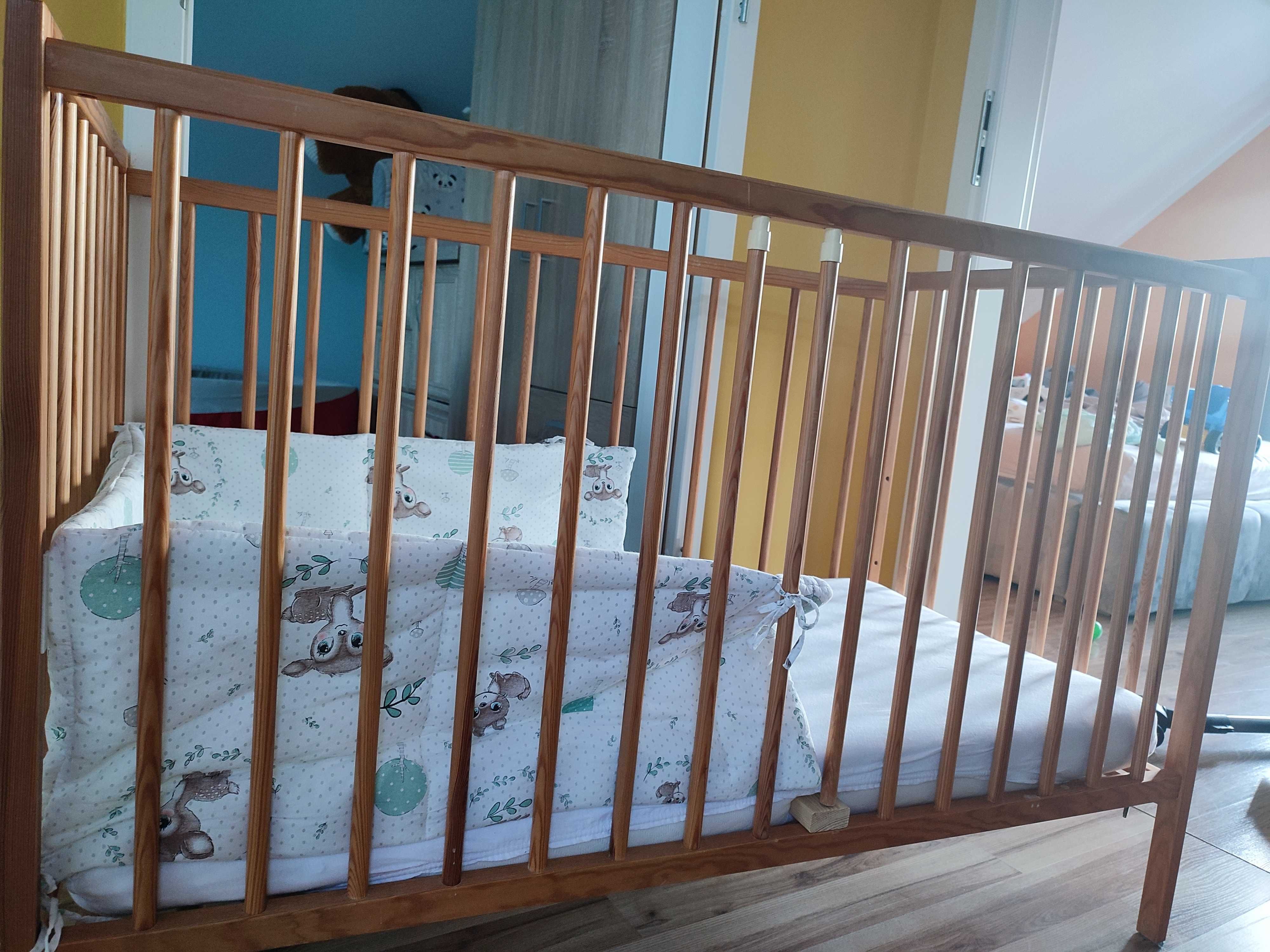 Łóżeczko dziecięce drewniane