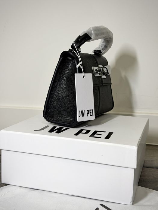 Сумка JW PEI Elise Top Handle Bag - чорна