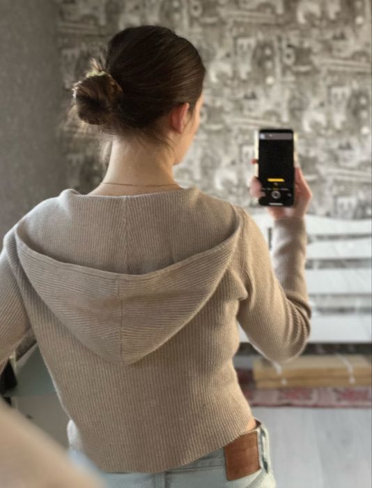 Укорочена кофта в рубчик