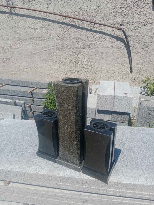 Гранітні вази, лампади