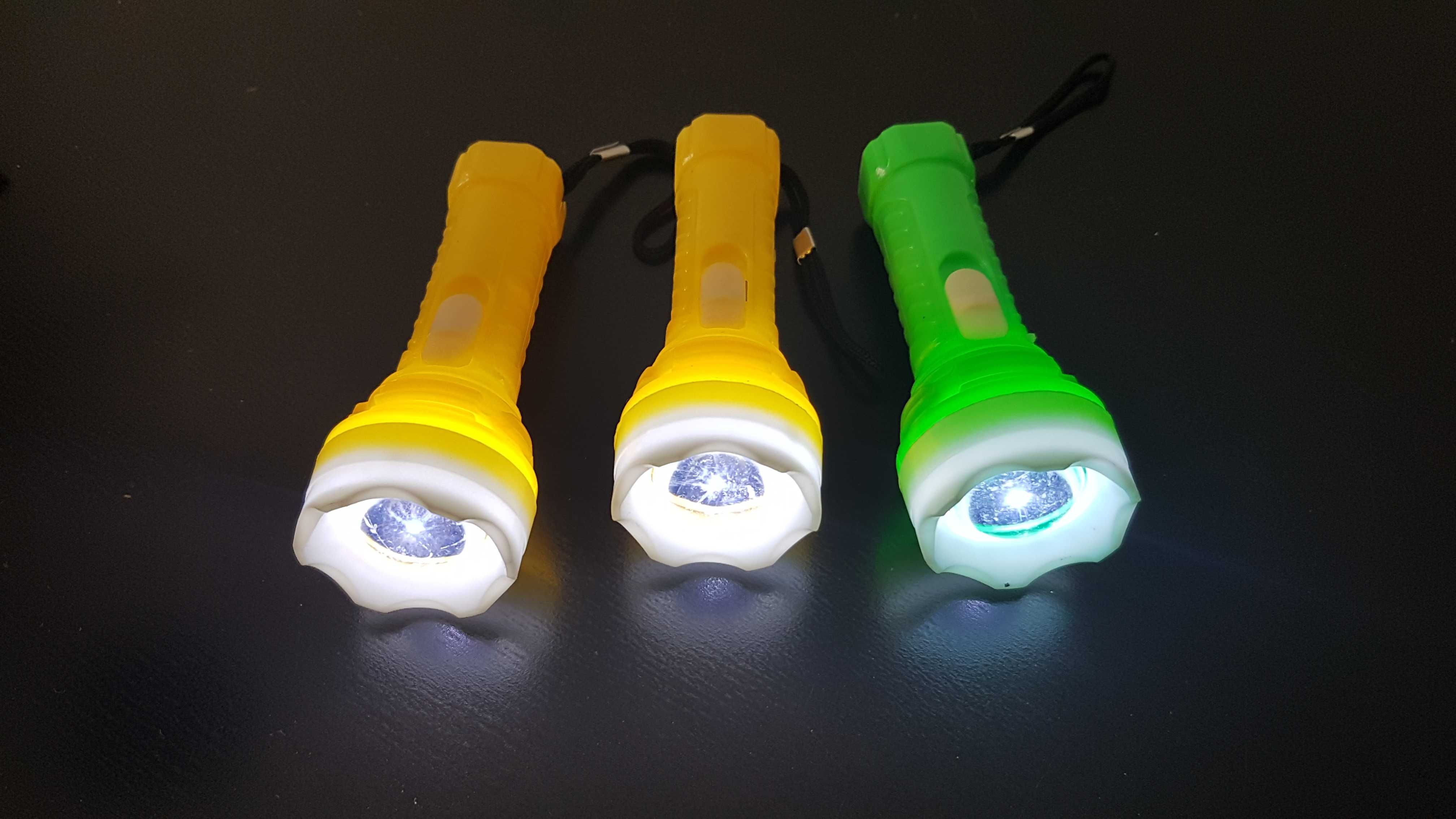 Lanternas amarelas e verde