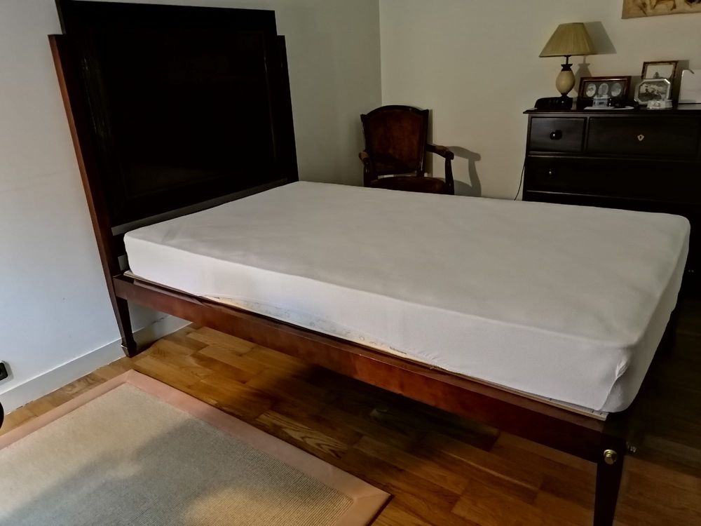 Cama com estrado e colchão