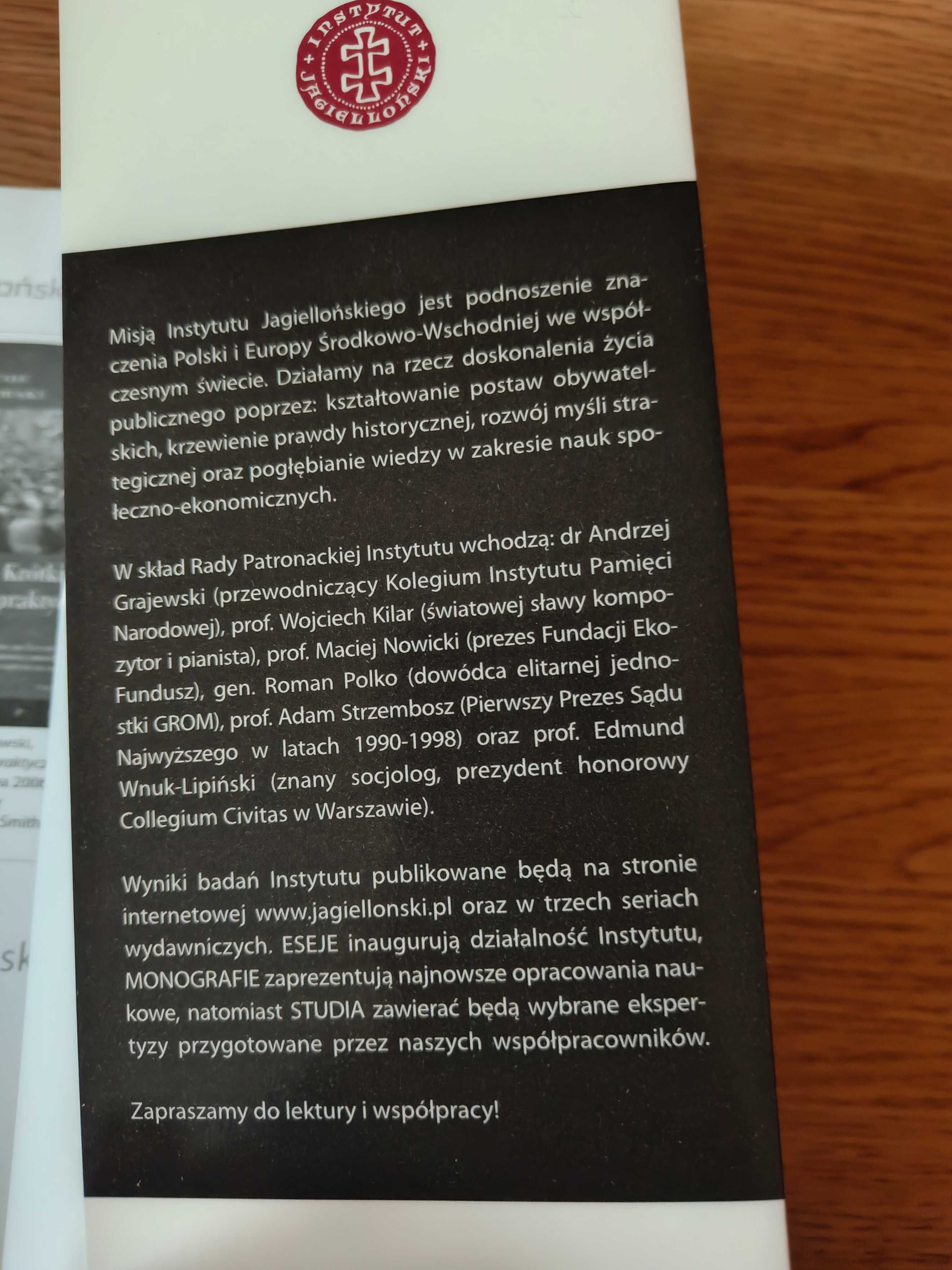 Wojciech Roszkowski Eseje. Droga przez mgłę