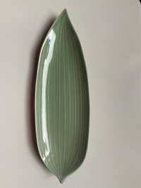 Półmisek ceramiczny w kształcie liścia