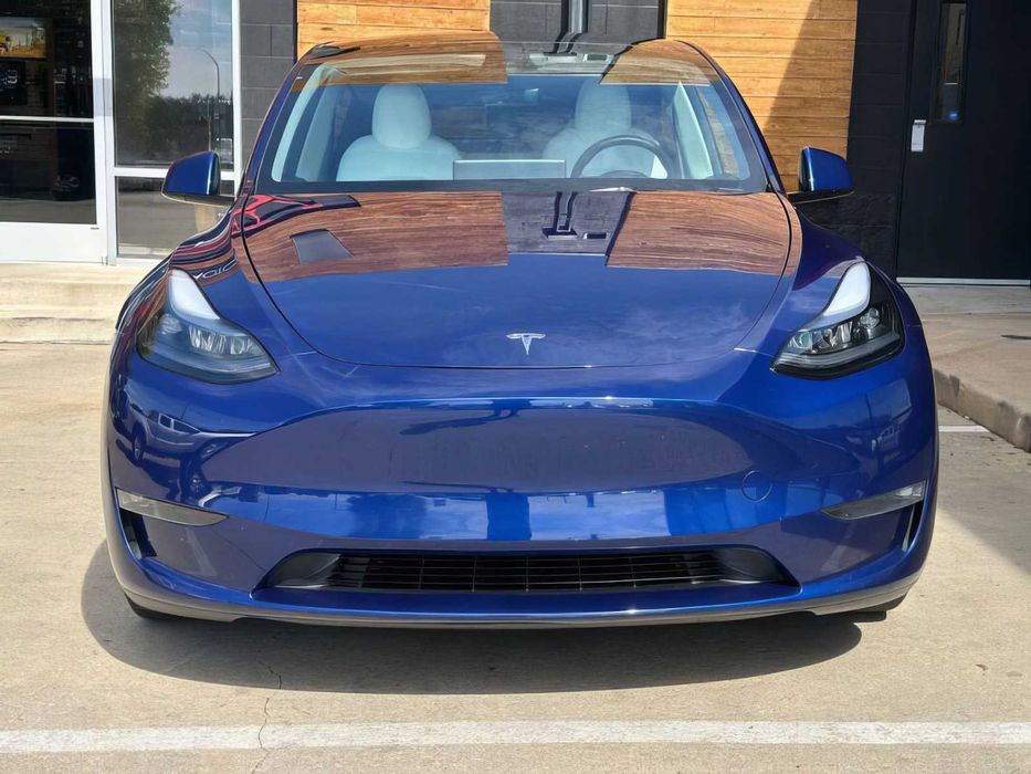 Tesla Model Y      2023