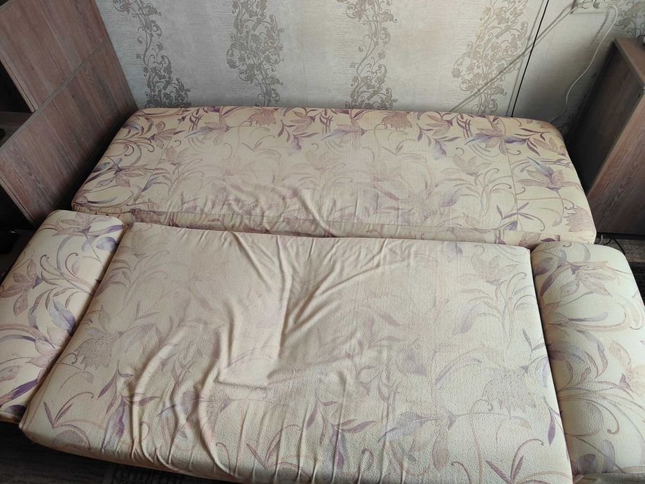 Безкоштовно віддам диван. Самовивіз.