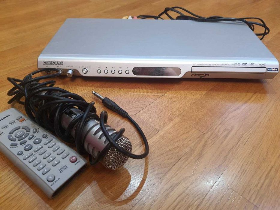 DVD-плеєр Samsung з функцією караоке з мікрофоном та пультом