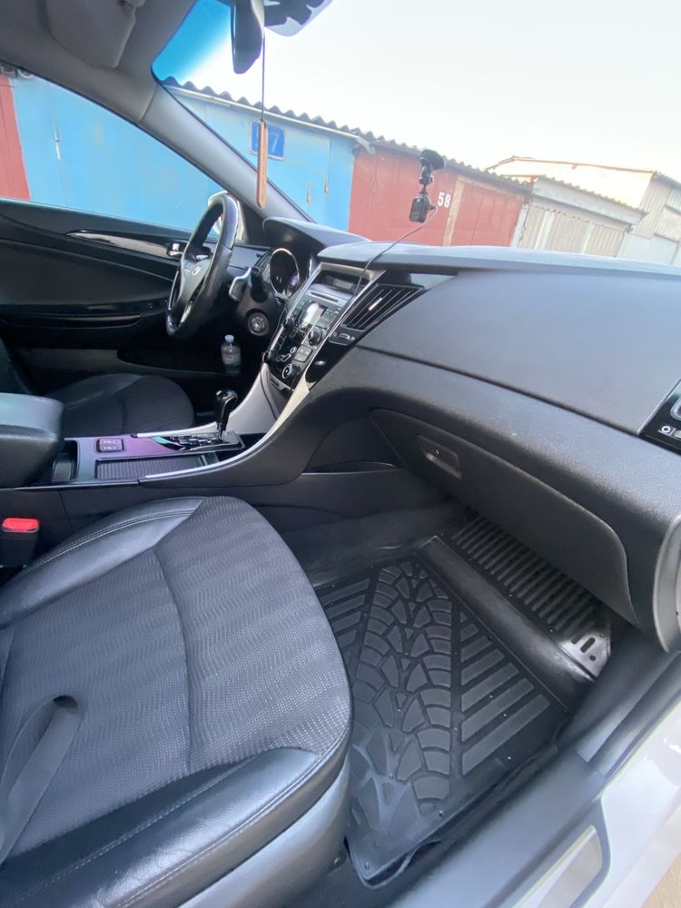 Hyundai Sonata 2011 року 2.0 (газ/бензин)