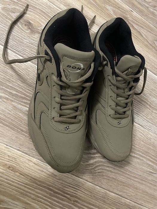 Продам чоловічі кросовки