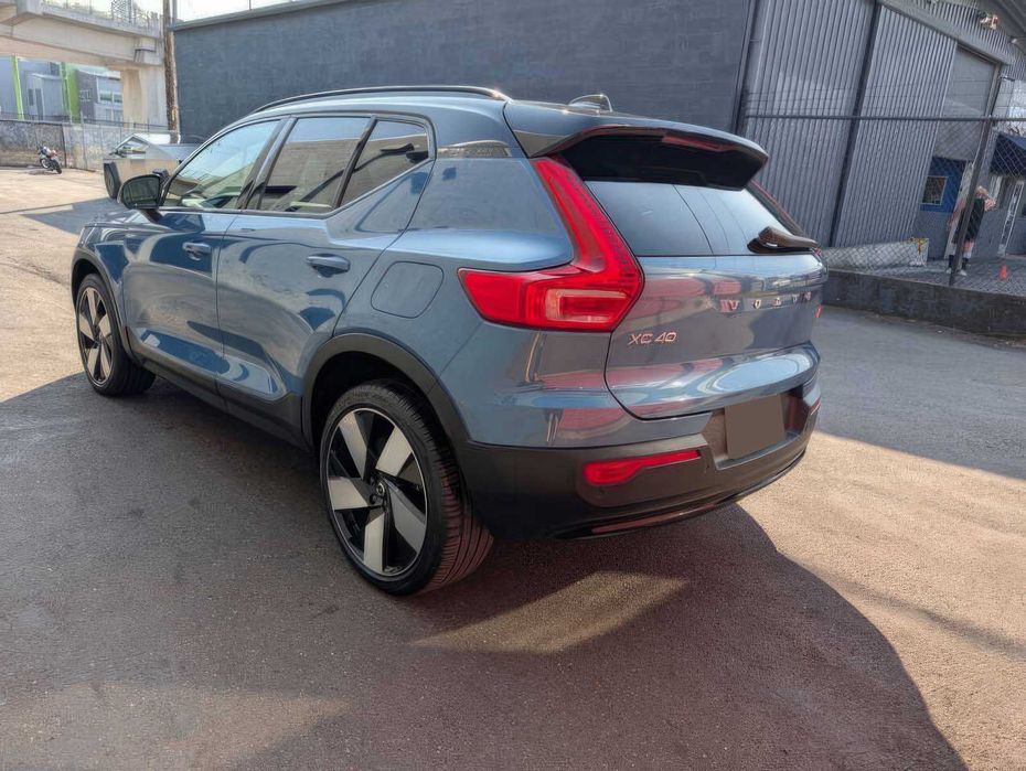 Volvo XC40      2023
