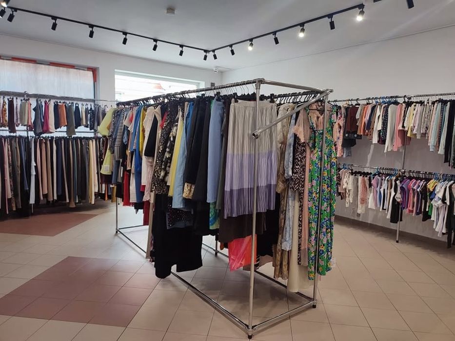 Kompletnie wyposażenie sklepu odzieżowego