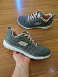 Взуття кросівки жіночі Skechers 38 р (стан Нових)