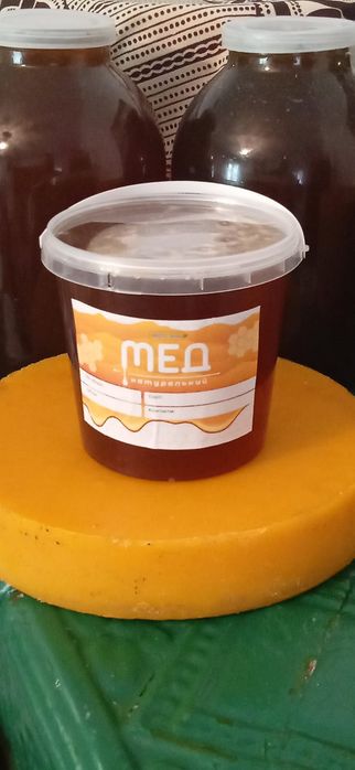 Продам мед свіжо відкачаний.
