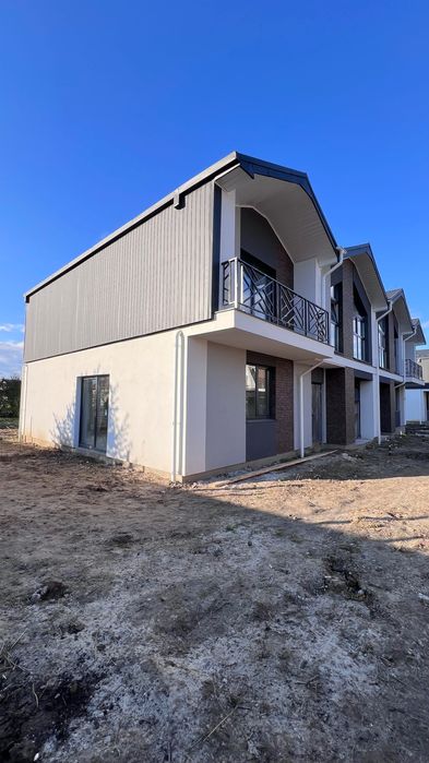 Збудований дуплекс с.Угорники,143 м.кв,3+ сотки землі