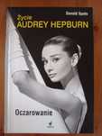 Życie Audrey Hepburn, Oczarowanie