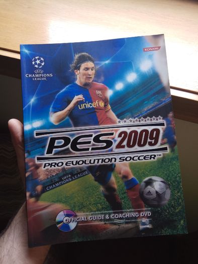 Guia de jogo para Pro Evolution Soccer 2009, inclui DVD