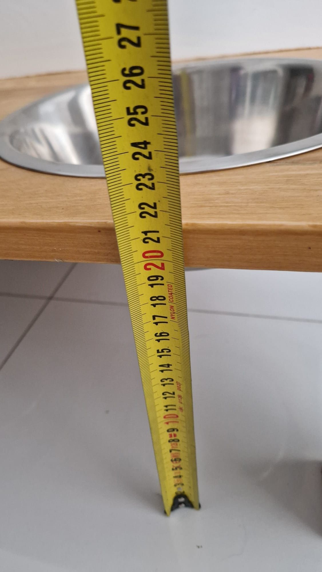 Bufet stojak dla psa z miskami