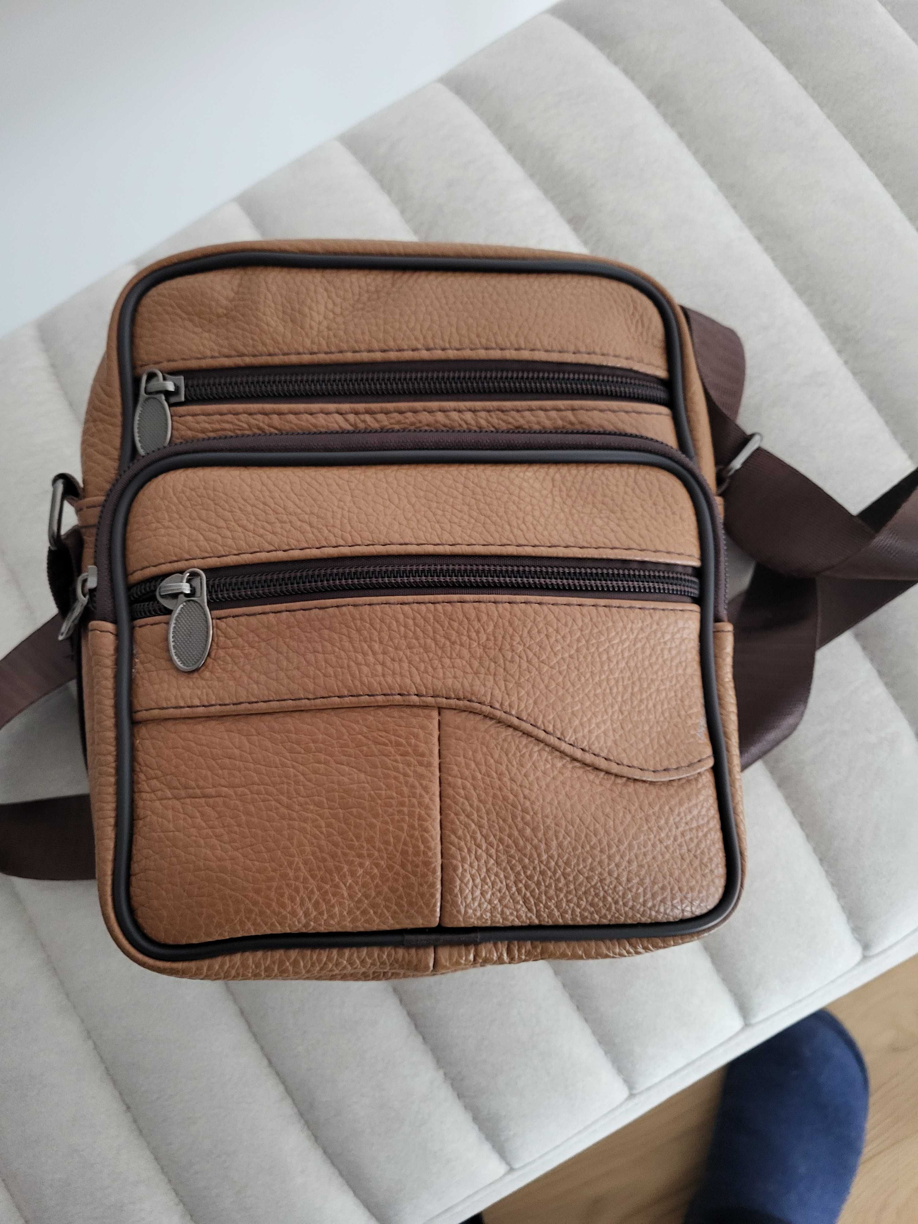 Bolsa/Mala de ombro, em pele nova